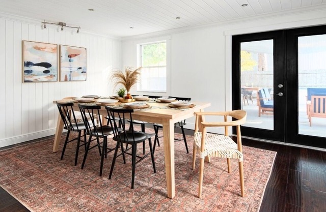 Beach Bungalow .7 miles from the beach, Heated Pool and Hot Tub