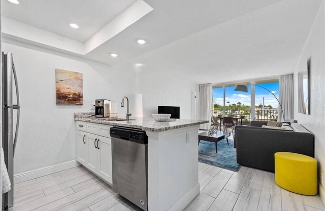 Beach Condo/High-End Finishes/Island Beach Resort/No Cleaning Fee/Condo 212