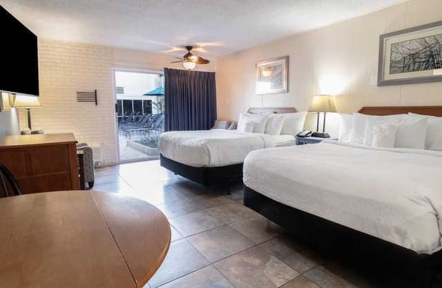 Beach Dreams, Pool View Room, 1st Floor sleeps 4