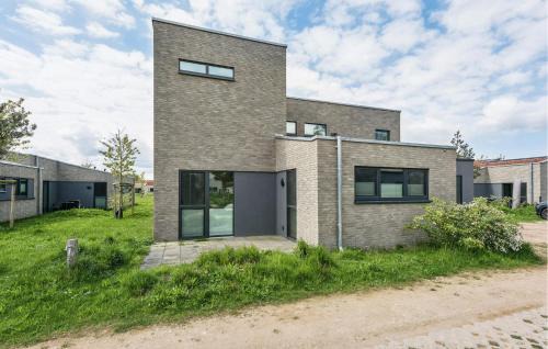 Beach Front Home In Lembruchdümmer See
