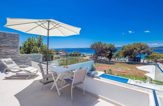 Beach front home in Punat with kitchen