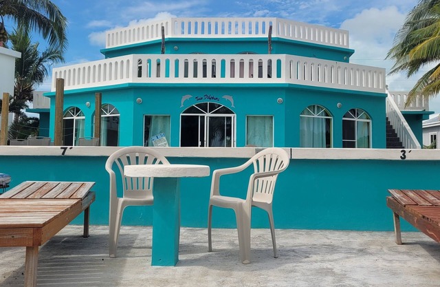 Beach front in wonderful San Pedro with WiFi AC, pool, fitness room, kitchenette