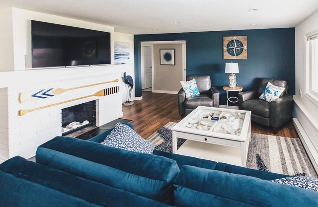 BEACH FRONT OASIS 15 MINS FROM DOWNTOWN VICTORIA