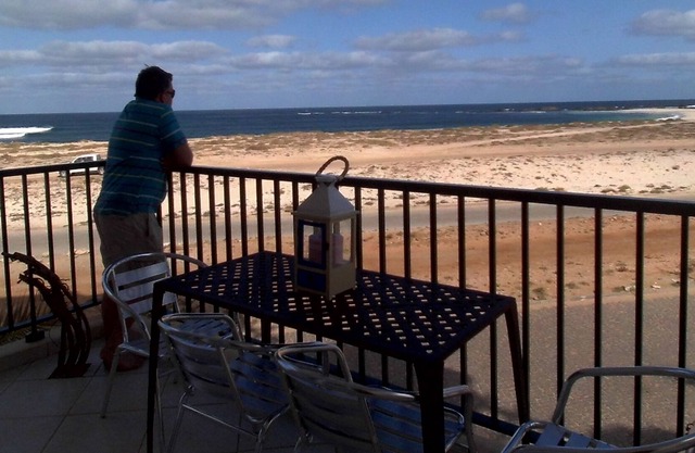 Beach Front, Ocean View. Pool & Bar.Sleeps 5 2 Bedrooms 2 Bath