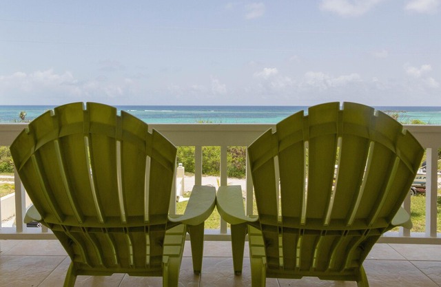 Beach House At Dean's Blue Hole - Walking Distance To The Blue Hole!
