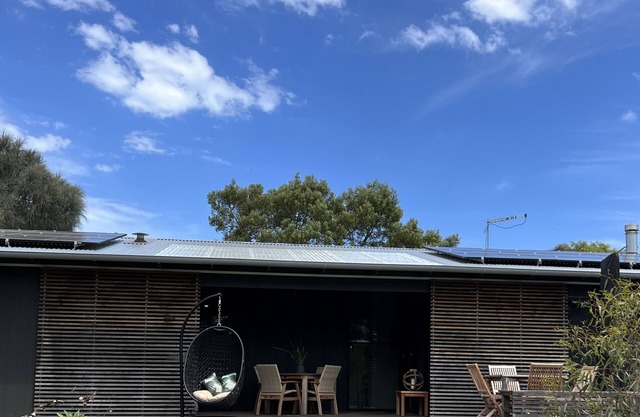 Beach house at Flinders - minutes from the beach and the village.