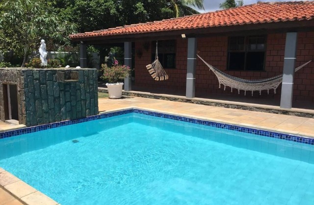 Beach house in Itacimirim, close to Guarajuba and Praia do Forte. Cond. Closed.