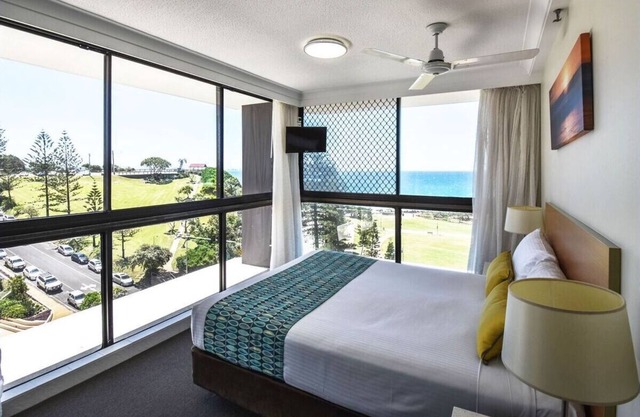 Beach House Seaside Resort - Short stroll to beach, cafes, shops and restaurants