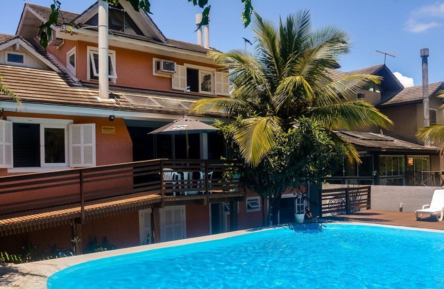 Beach house with best location and security in Praia Mole