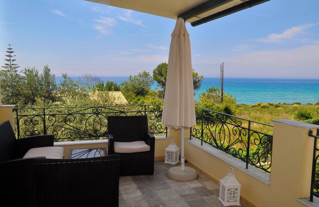Beach houses in Corfu “Angelos” at Agios Gordios