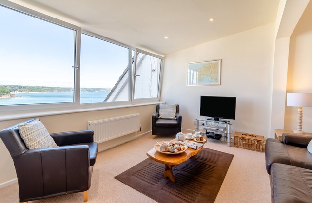 Beach Lights - Three Bedroom House, Sleeps 6