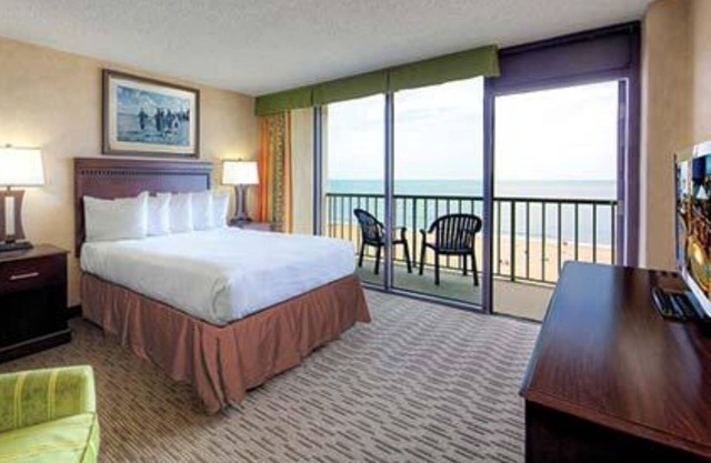 Beach Quarters with a nice Ocean Front Balcony