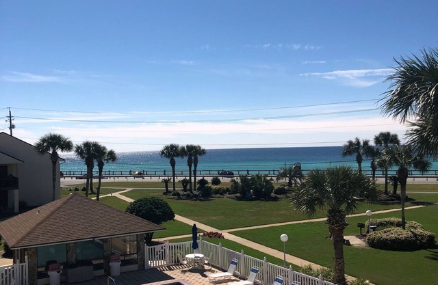 BEACH SERVICE INCLUDED ~ 25% DISCOUNT FOR 7 NIGHT STAY ON SELECT WEEKS