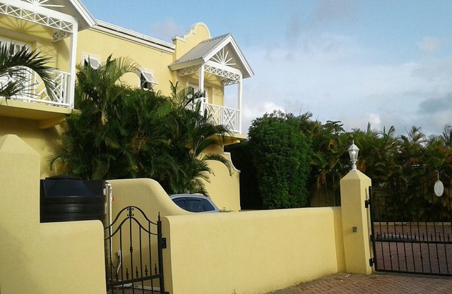 Beach Townhouse, pool / 2 bedroom / AC