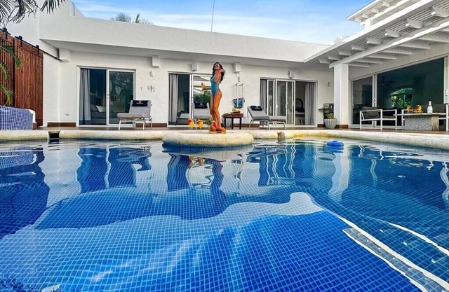 Beach Villa Azul with private Pool, BBQ and Maid inc