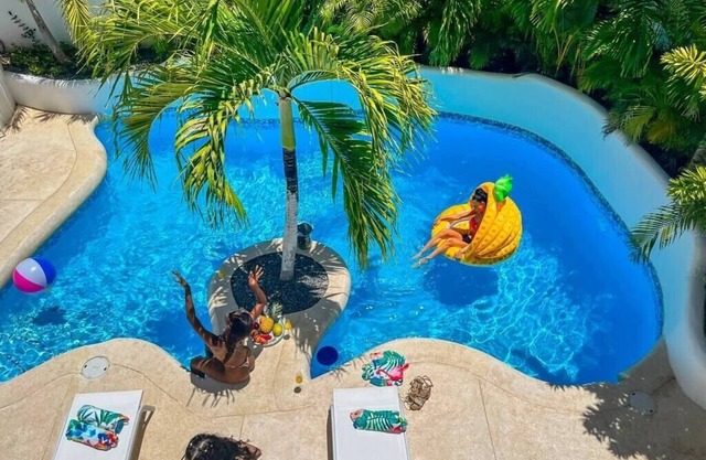 Beach Villa Esmeralda with private Pool, BBQ andMaid