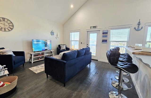 Beach Villa: Ocean View, King Suite, Walk to Beach - Solo/Couple's Getaway