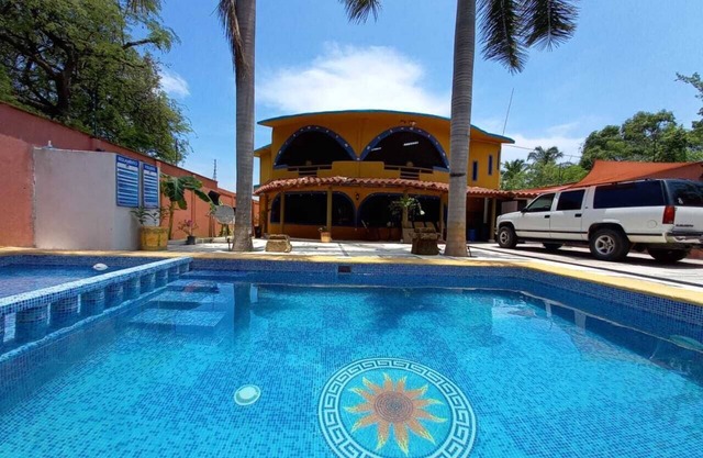 BEACH VILLA SUNNY HOUSE, FAMILY FRIENDLY, PET FRIENDLY, SPACIOUS, CLEAN, SAFE