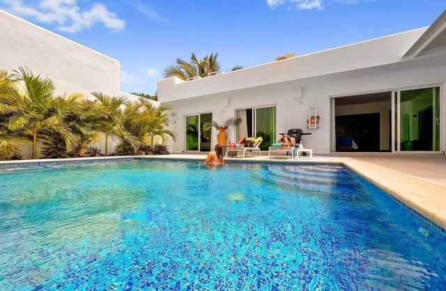 Beach VILLA★PALMA with private Pool, BBQ and Maid