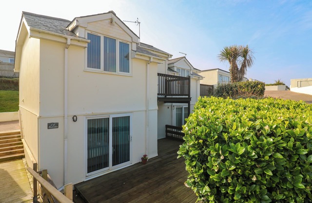 BEACHCOMBERS, family friendly, country holiday cottage in Porth