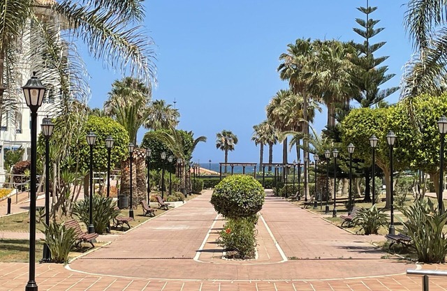Beachfront 3 Bed Apt San Luis De Sabinillas