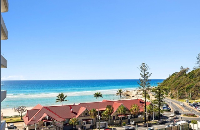 Beachfront 1-Bed Flat with Pool & Gym Access