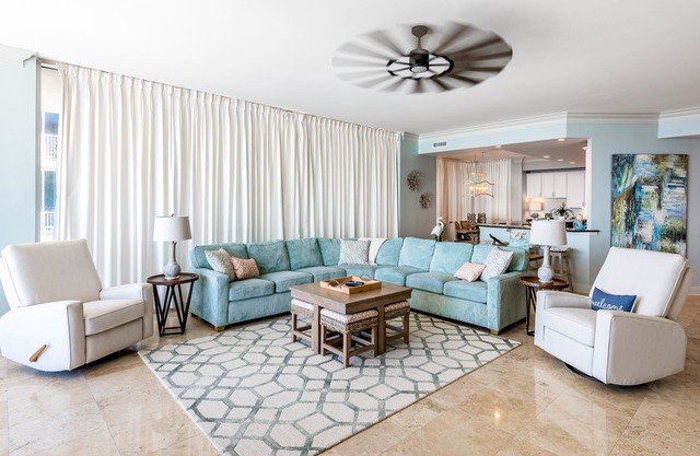 Beachfront 10th-floor condo with Gulf view, pool, gym, & balcony