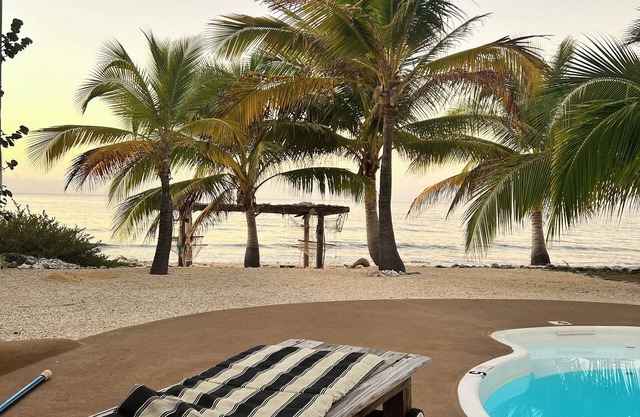 Beachfront 2-bdr 2-bath "Sunshine Aloha Suite" 100 ft from the Ocean with Pool!