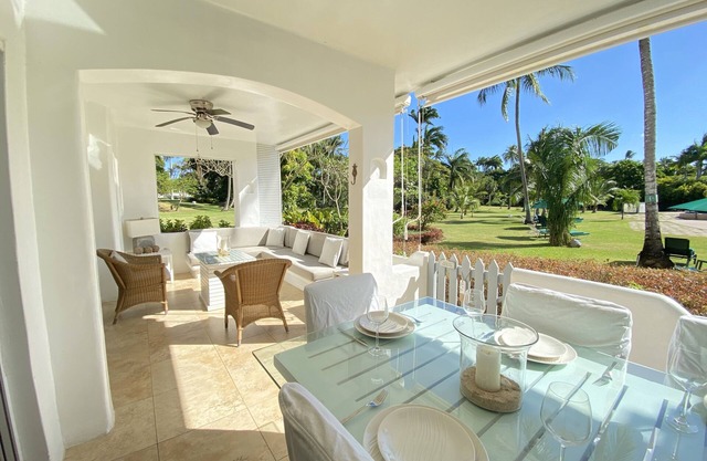 Beachfront 2 bedroom Glitter Bay 109