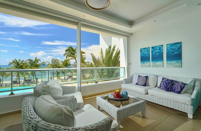 Beachfront | 3BR Full Kitchen Gym Desk