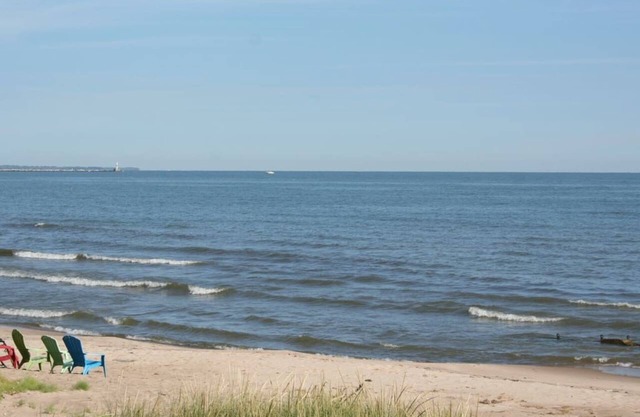 Beachfront 4 Bd Steps 2 Cedar Point Open July