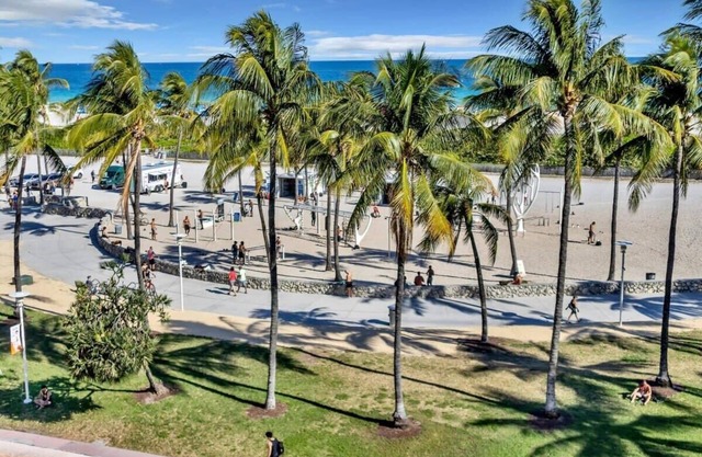 Beachfront 5BR Haven: SoBe Elegance