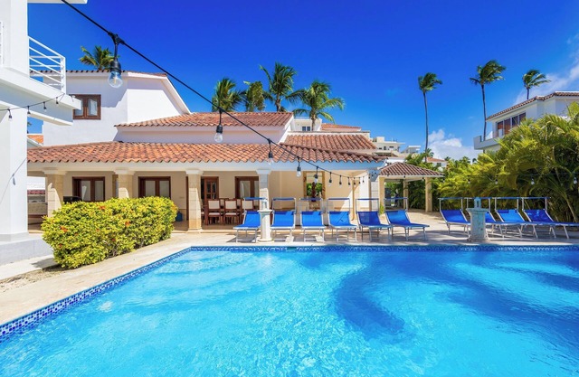 Beachfront 8BR Villa with Pool, Maid & BBQ – Just Steps from Los Corales Beach