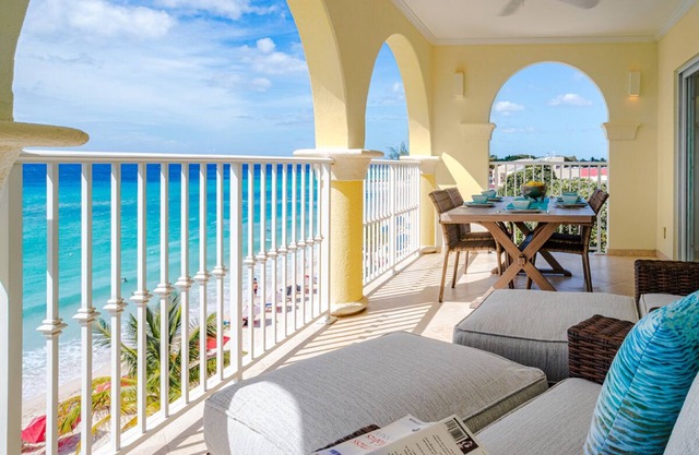 Beachfront Apt with Pool - Sapphire 401