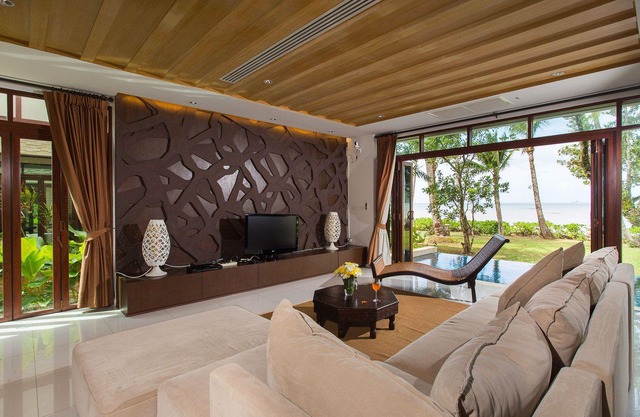 Beachfront Amatapura villa 10