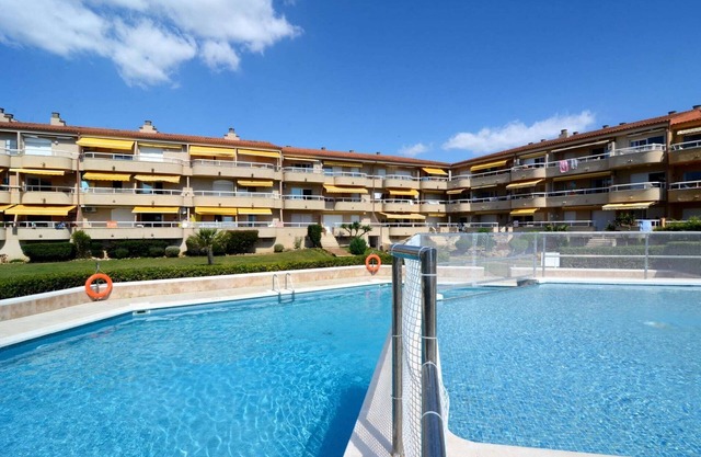 Beachfront Apartment in Estartit with Pool