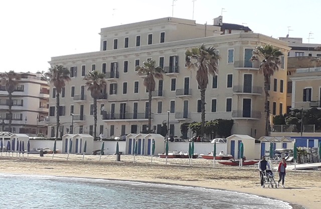 BEACHFRONT APARTMENT IN THE CENTER OF ANZIO CIN. IT058007C2YNYPR684