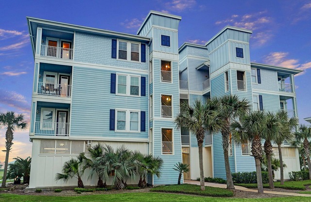 Beachfront at Pointe West. Walk to the beach and the club all just steps away!