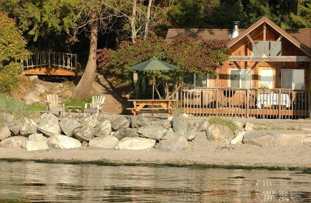 Beachfront Cabin - 2BR Deluxe (stunning beachfront location, west-facing!)