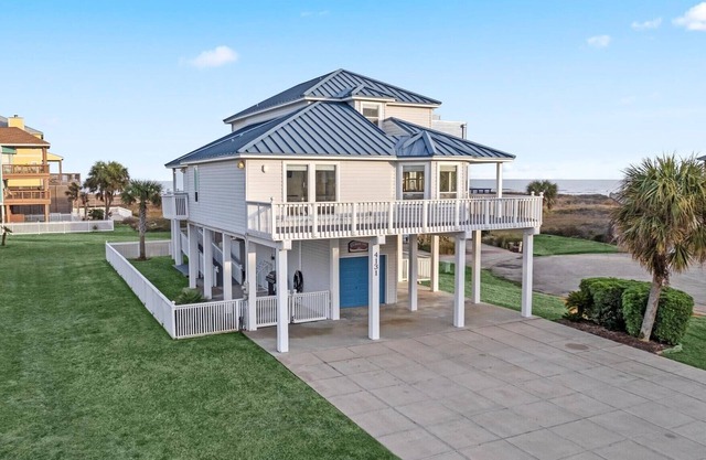 Beachfront | Community Pool | Hot Tub | FencedYard