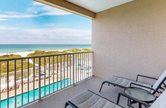 Beachfront condo with WiFi, private W/D, pool & hot tub, dog-friendly