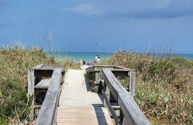 Beachfront Condo for Family Stay with Heated Pool, 2BD/2BA (2025 Jan-Mar msg me)
