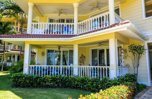 Beachfront condo in downtown Sosua, guest-friendly, sea views