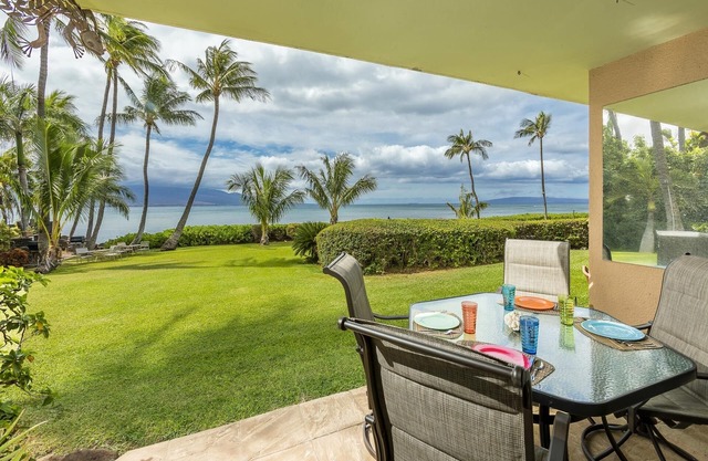 Beachfront Condo with Stunning Ocean Views Al Fresco Dining and Pool Access