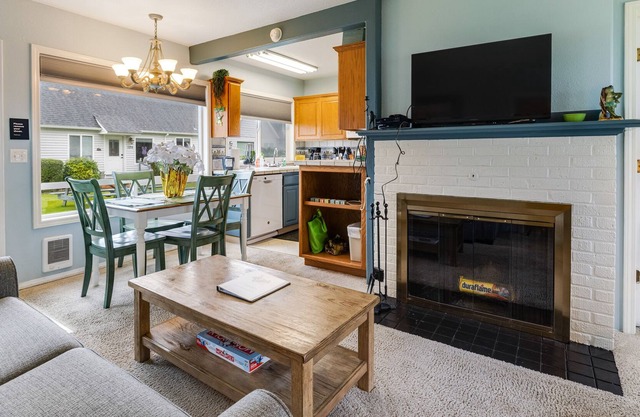 Beachfront Cottage w/Ocean Views, Free WiFi, Shared Heated Pool, Wood Fireplace