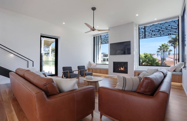 Beachfront Escape - 6 bedroom home with a private pool & beach access - 2nights