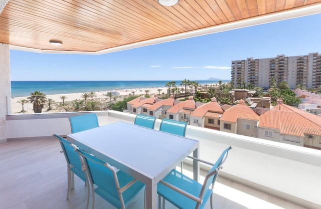 Beachfront Family Friendly Condo In Gandía