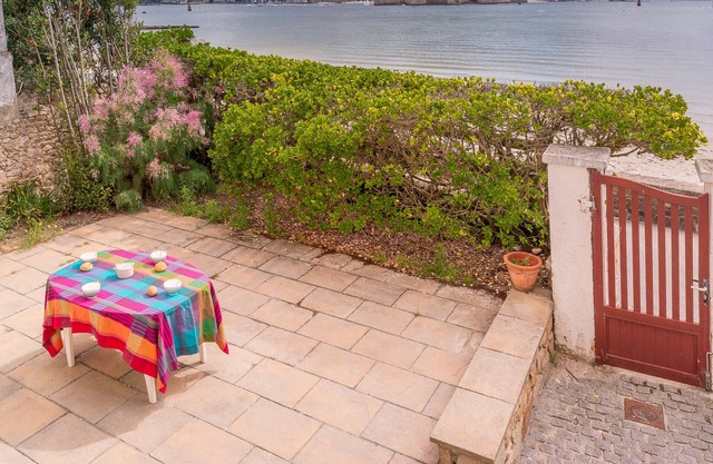 Beachfront Family Home with Sea View, 9 Guests, Pet-Friendly