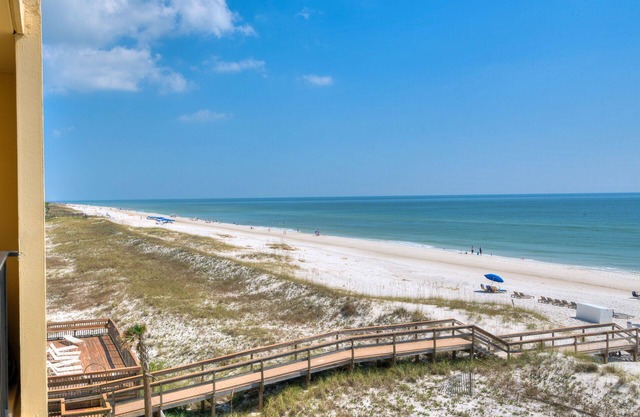 BEACHFRONT, GREAT PATIO, & GORGEOUS VIEWS! 2 bed/2 bath in Perdido Key, FL