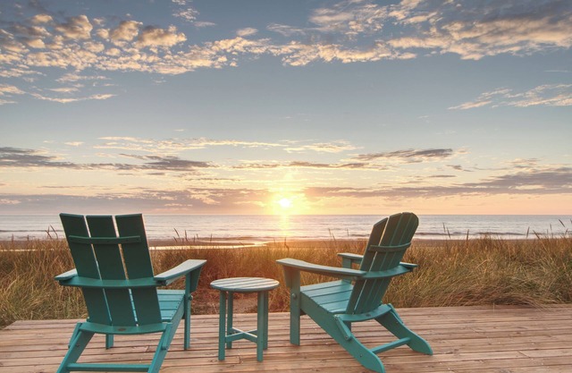 Beachfront Home, Spacious Deck Overlooking Ocean and Private Path to the Sand